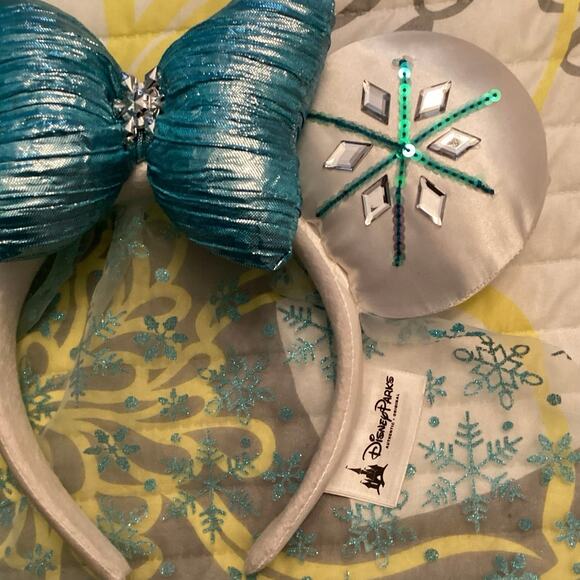 NWOT Disney Parks Frozen Queen Elsa Winter Snowflake Minnie Mouse Ear Headband main image 4